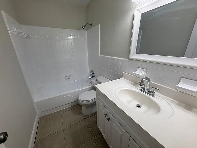 265 SW 7th St #4 — Photo 5