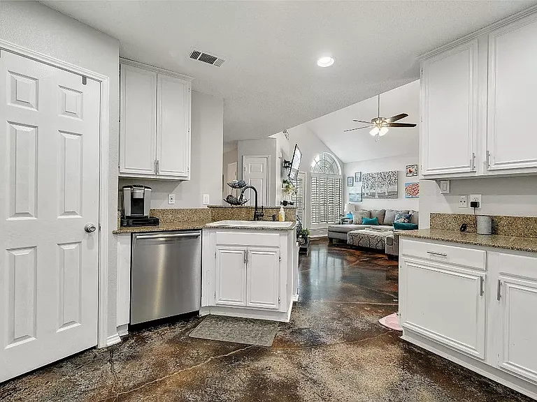 2956 S Bend Dr — Photo 12