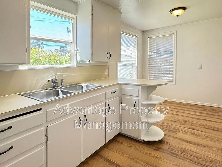 2353 NW Fillmore Ave — Photo 4