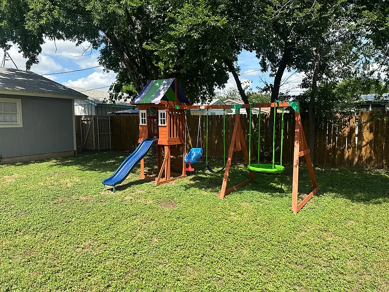 3017 Bennett Dr — Photo 35