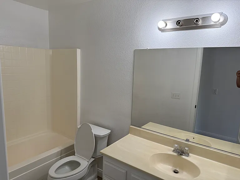 31548 Hamburg Cir — Photo 18