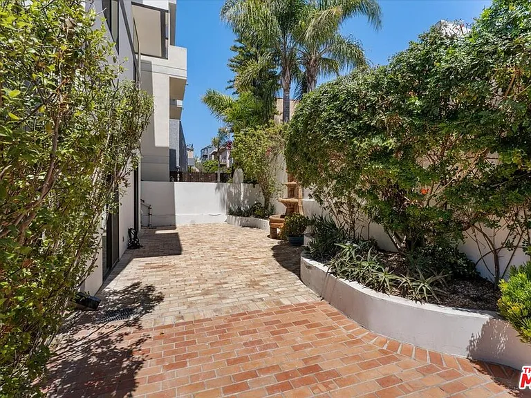 6732 Esplanade — Photo 9