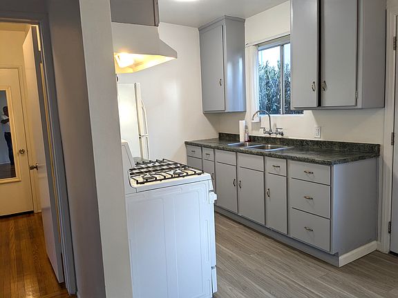 5th image of 923 W Angeleno Ave APT D