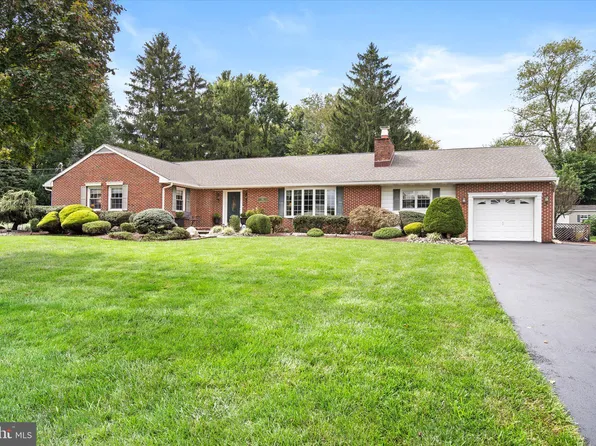 94 Hillside Dr, Robbinsville, NJ 08691