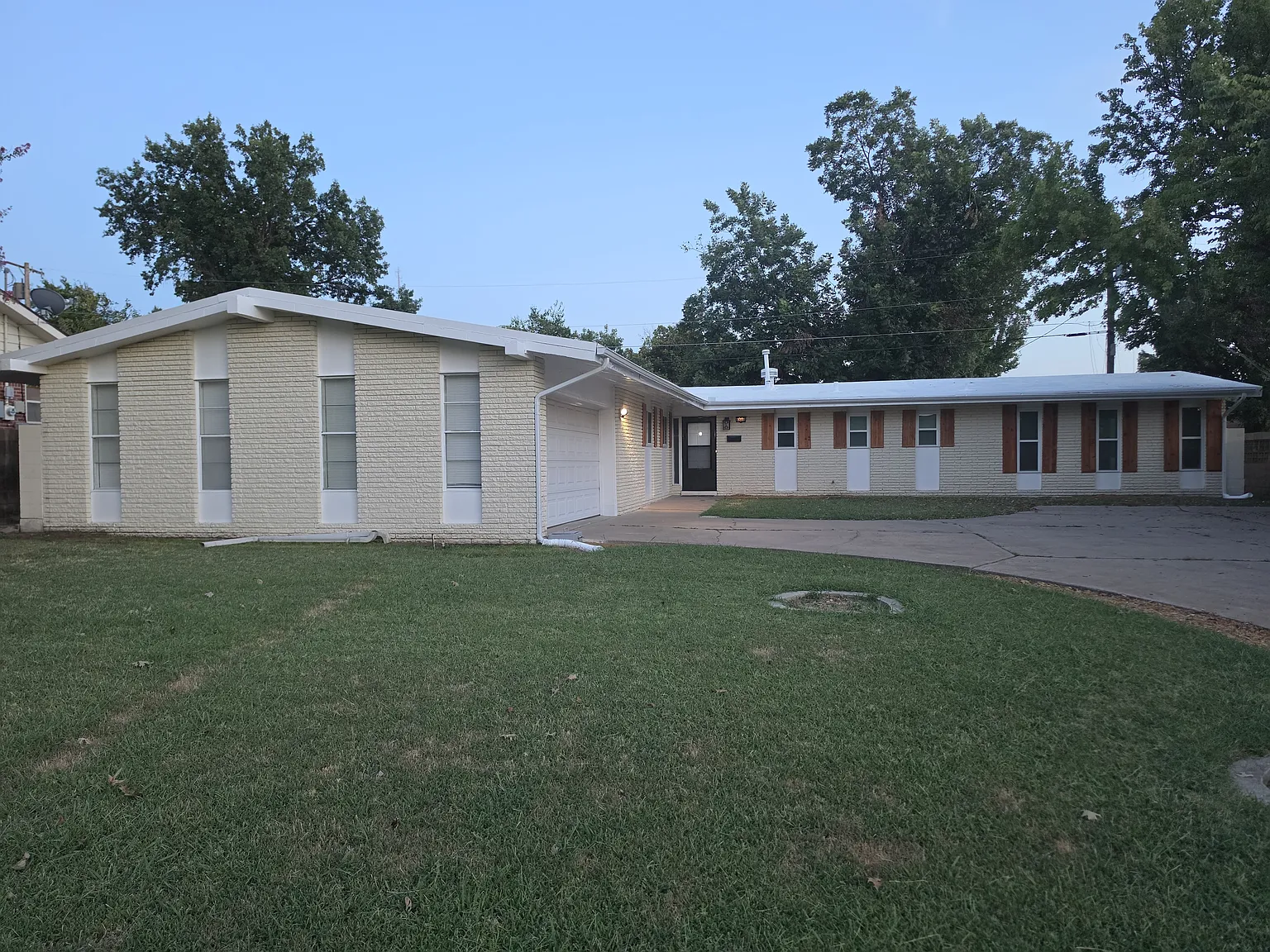 4 bed, 1951 sqft, $1,875 — Photo 1