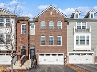 2528 Huntleigh Ln, Woodridge, IL 60517