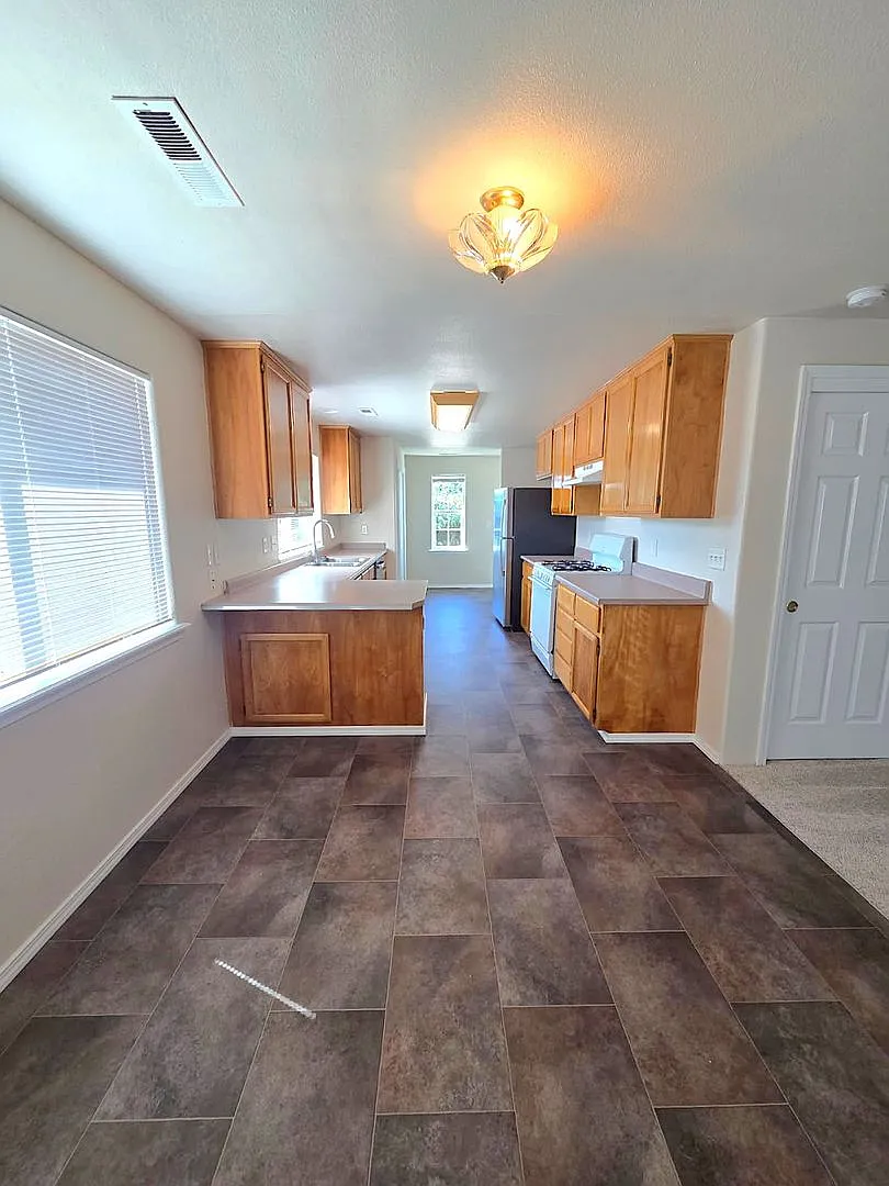209-213 Edwards St — Photo 3