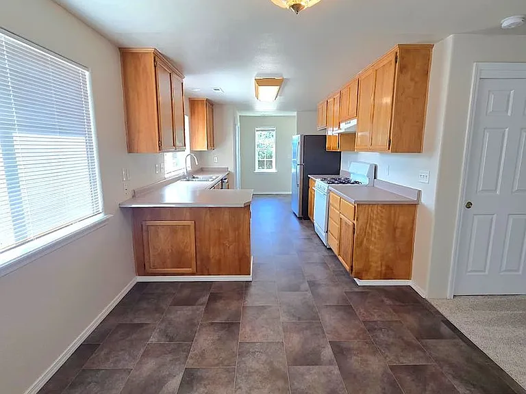 209-213 Edwards St — Photo 3