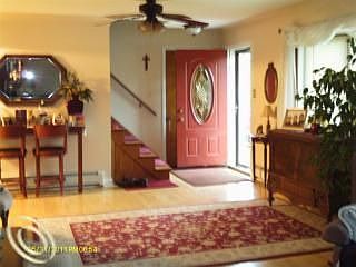4th image of 22455 Maple St
