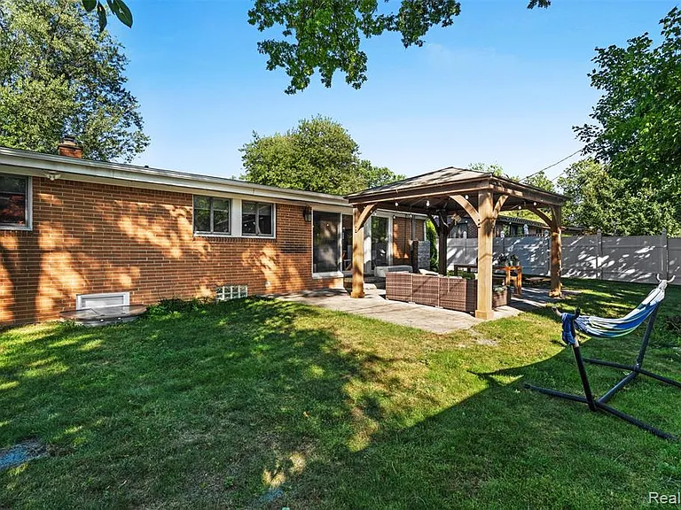 1085 Brooklawn Dr — Photo 40