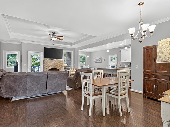 5th image of 1049 Sedgefield Cir