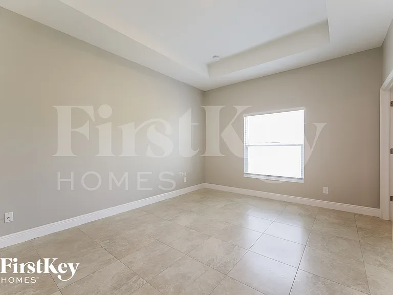 3757 NE 14th Ave — Photo 8