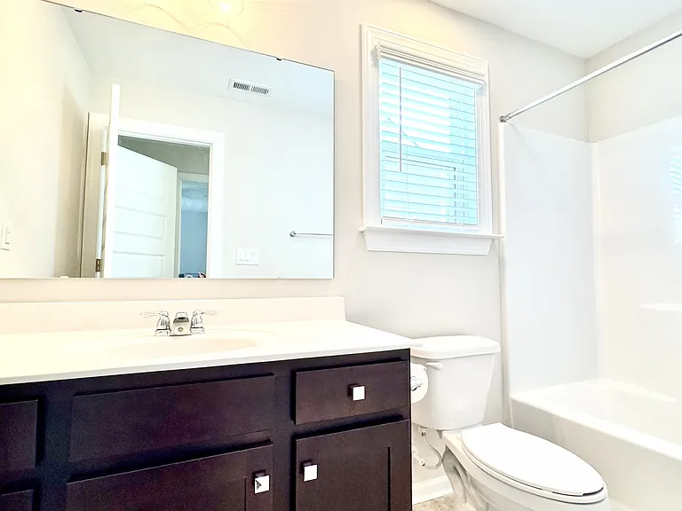 1135 Overlake Dr — Photo 5