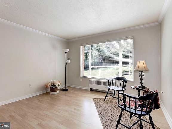 5th image of 10409 Montrose Ave #10409