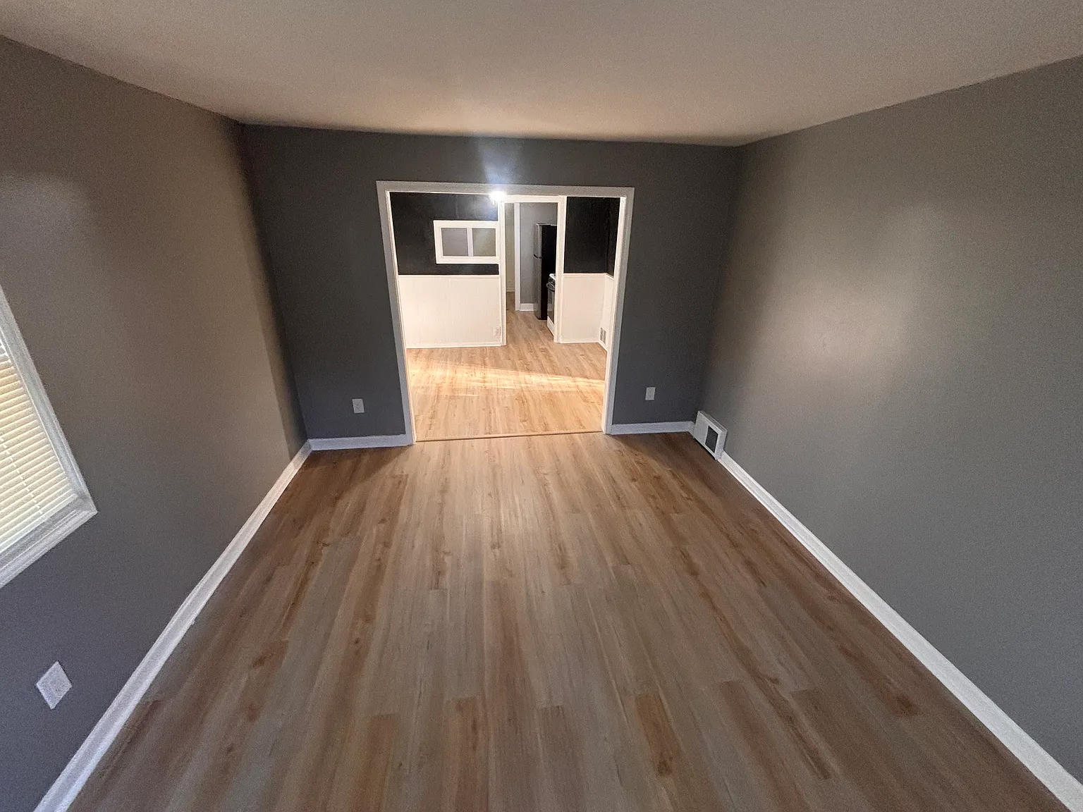 2 bed, 900 sqft, $1,250 — Photo 4