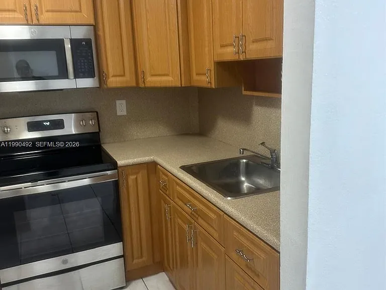 2565 W 56th St #209 — Photo 3