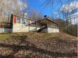1143 State St, Gassaway, WV 26624