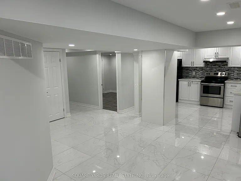 55 Bluffwood Cres — Photo 4