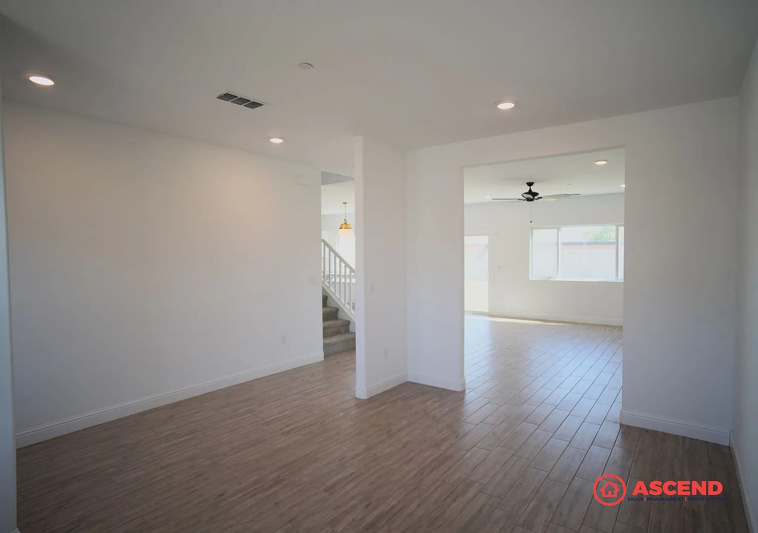 Stunning Home in Gossamer Grove! — Photo 3