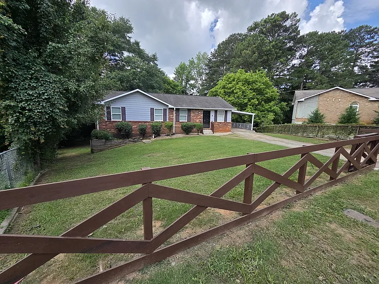 95 Ashton Ct — Photo 3