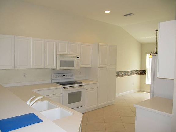3rd image of 5892 Northridge Dr
