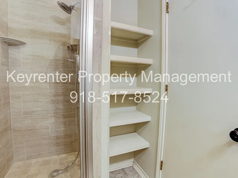 1303 S Lawton Ave #E — Photo 22