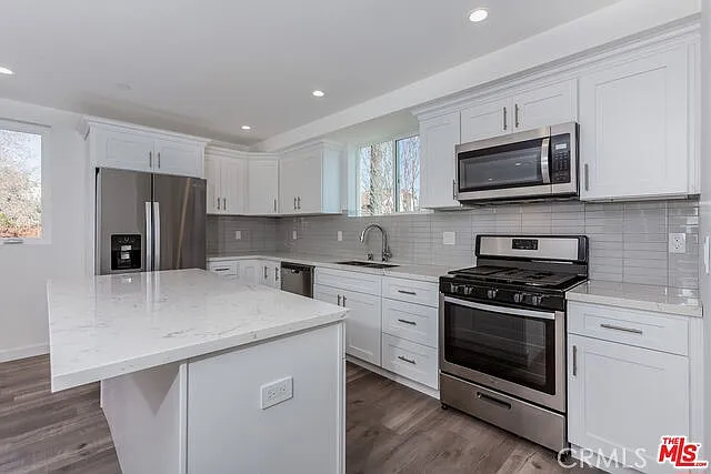 10916 Hesby St — Photo 21