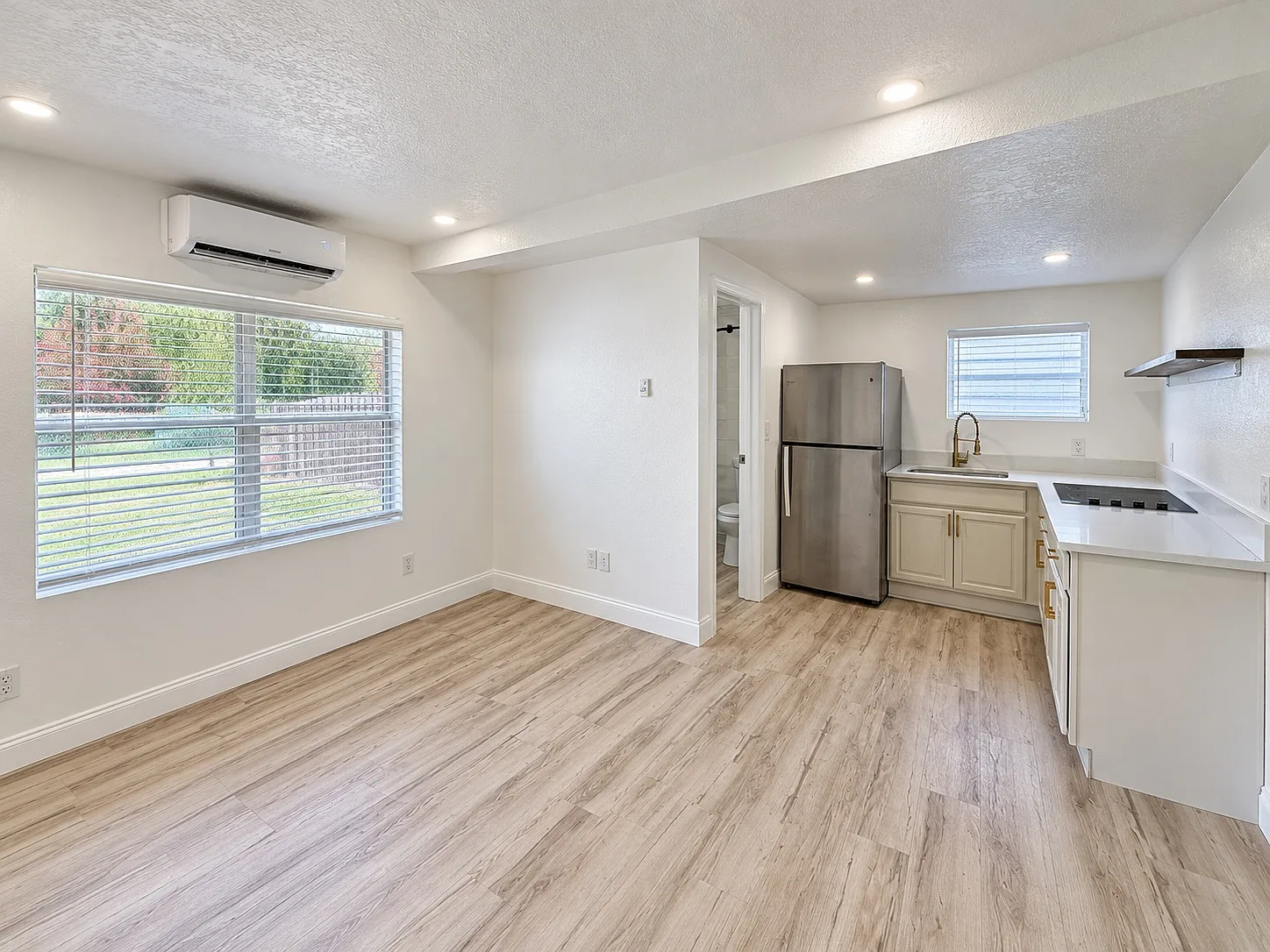 Studio, $1,200 — Photo 2