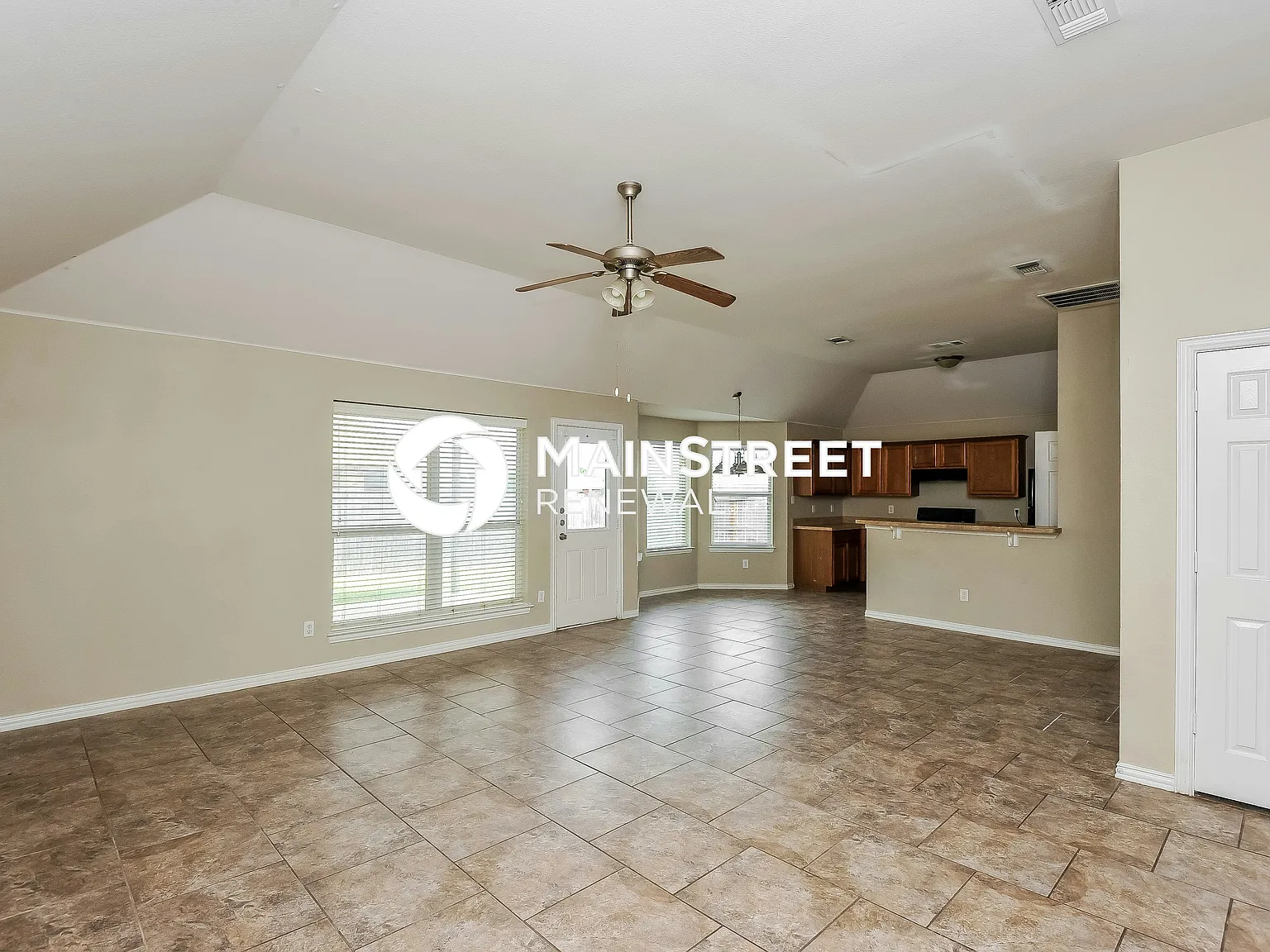 120 Currie Ct — Photo 3