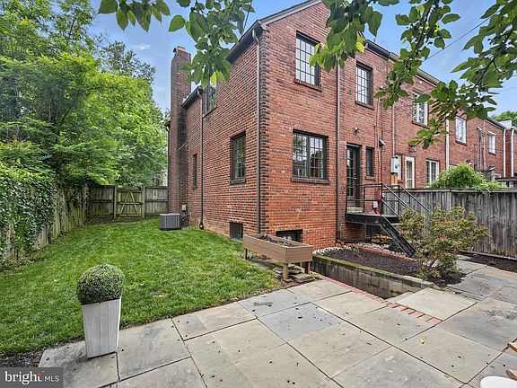 2nd image of 711 Avon Pl