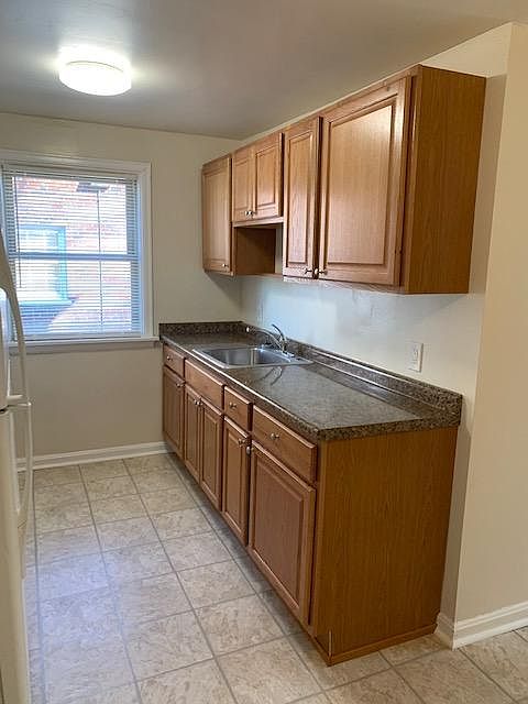 1st image of 1661 Cedar Ave APT 1
