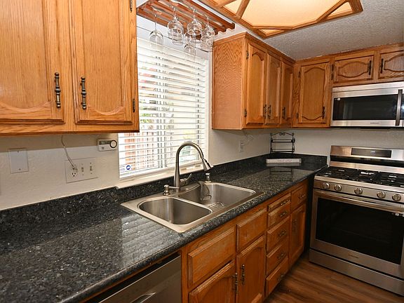2nd image of 3033 Rose Ave
