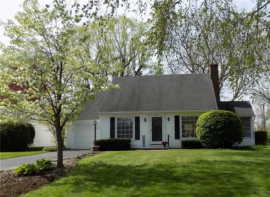 314 Shore Acres Dr photo 1