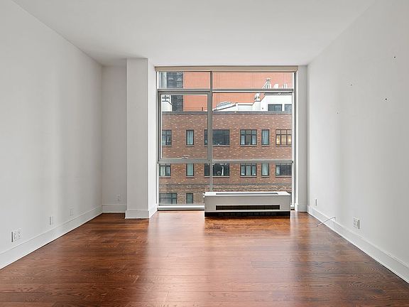 5th image of 2626 Jackson Ave APT 403