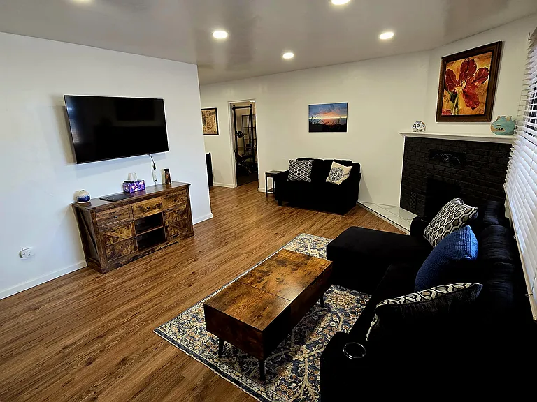 1412 Quincy St NE — Photo 6
