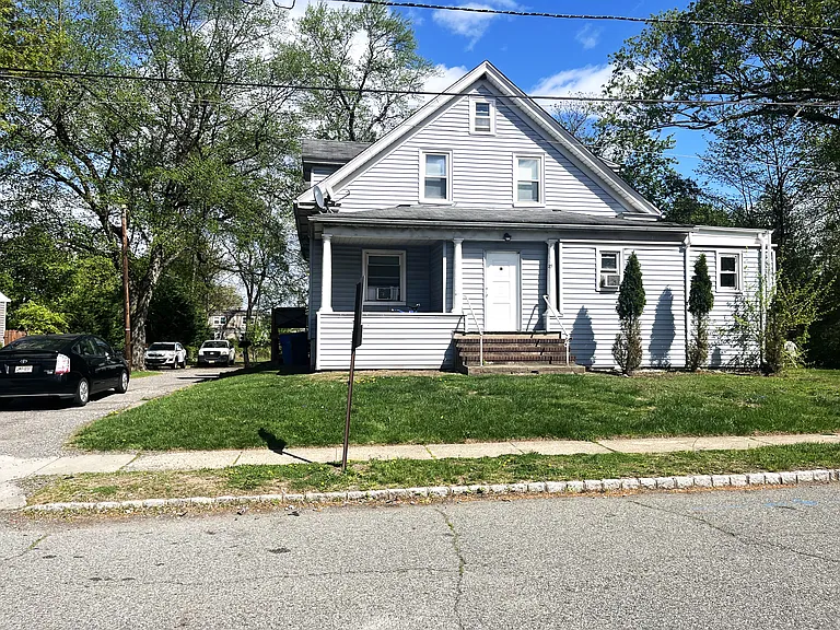 251 Maple Ave #D — Photo 6