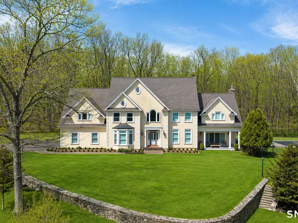 48 Coach Light Drive, Woodbury, CT 06798
