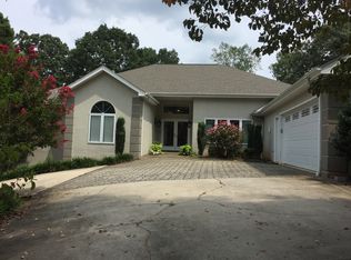 3701 Pinecrest Dr NE, Hickory, NC 28601