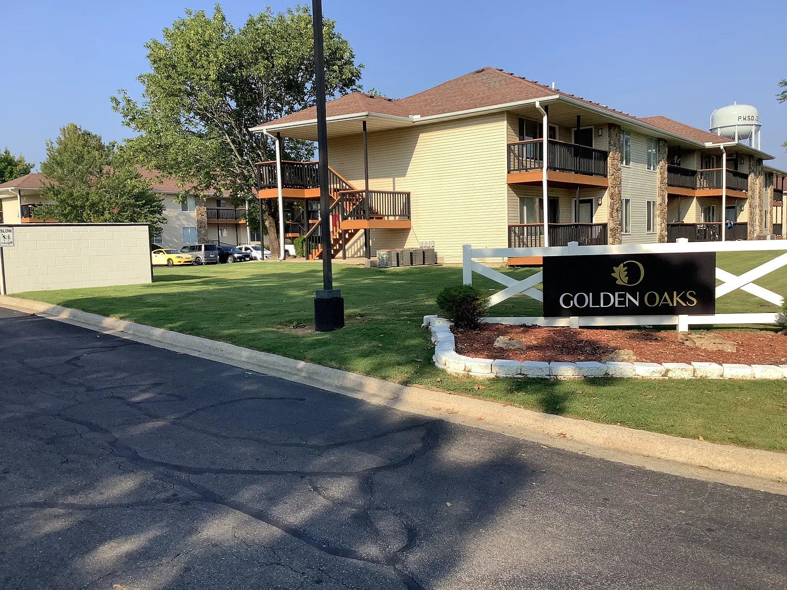 Golden Oaks Apartments — Photo 2