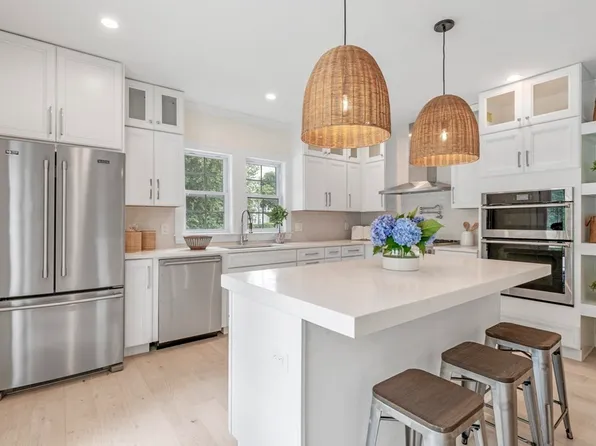 239-241 Humphrey St #B, Marblehead, MA 01945