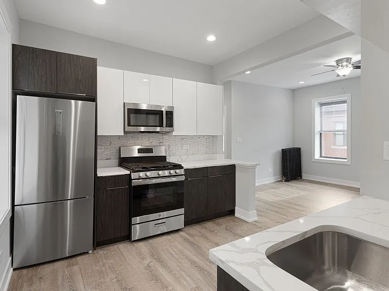 7417-27 N Clark St — Photo 16