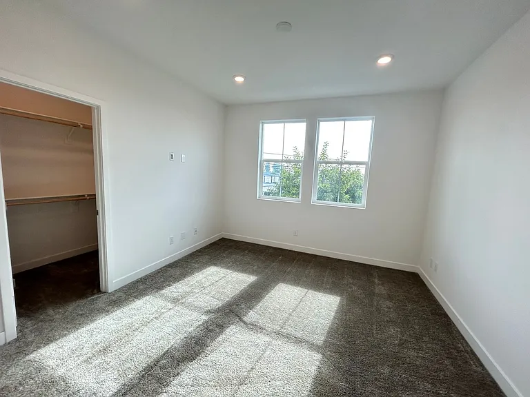 11753 Florence Ave — Photo 18