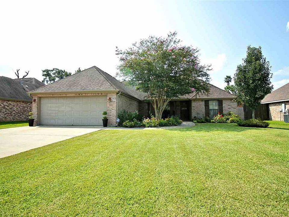 1st image of 107 Parkway Oaks Dr