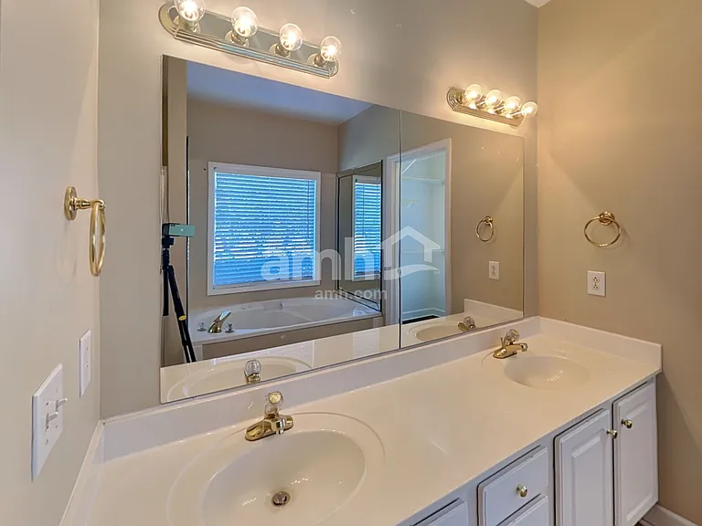 2885 Runnymeade Dr — Photo 11