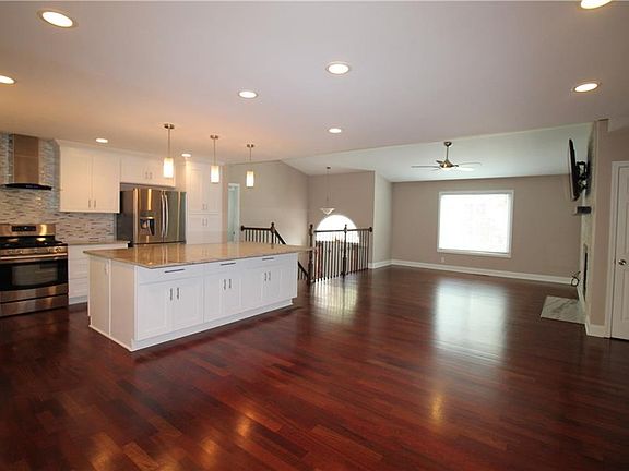 5th image of 571 Thornbush Trce