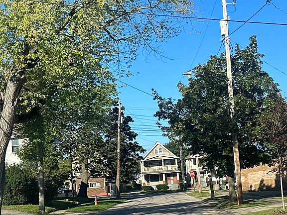 5th image of 9627 Rosewood Ave