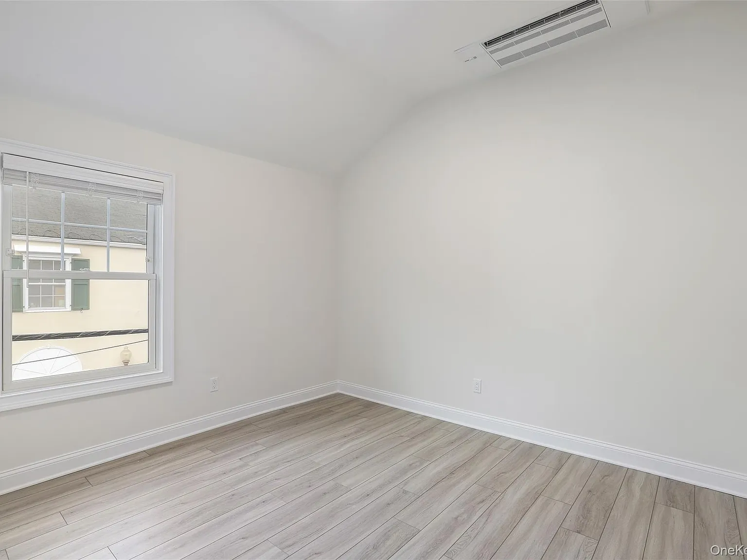 2 bed, 1.0 bath, 900 sqft, $3,500 — Photo 4
