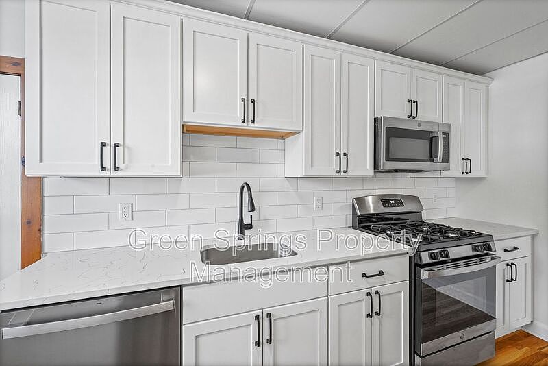 1st image of 33 Franklin St APT 5