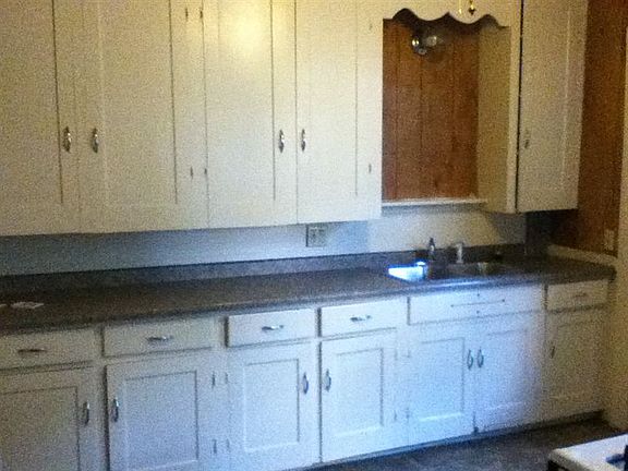 Lots of kitchen cabinets