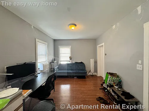 566 Putnam Ave #2R Photo 1